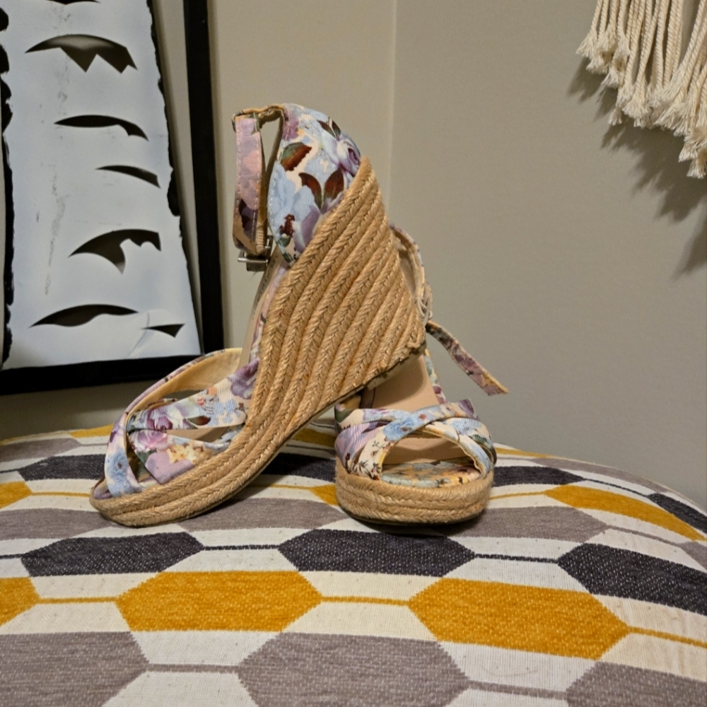 Ladies wedge heels size 5 (used)